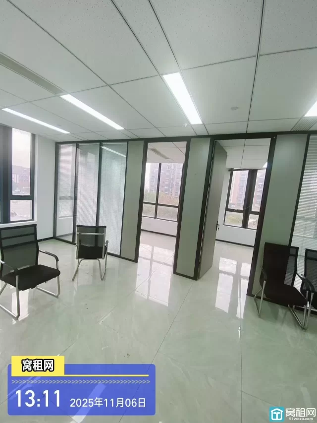 鄞州中河街道568园区隔壁大厦踩住125平米朝南办公室5700元/月