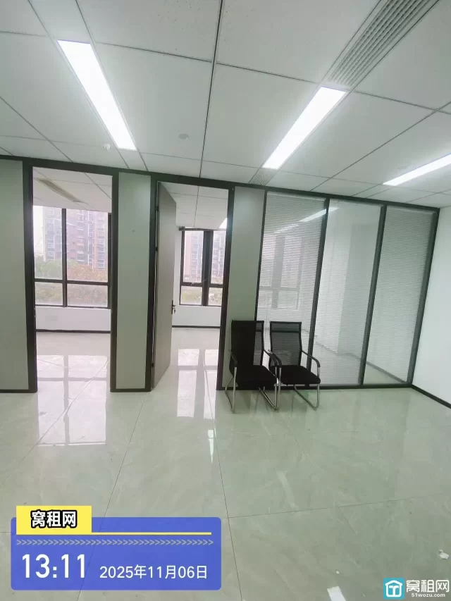 鄞州中河街道568园区隔壁大厦踩住125平米朝南办公室5700元/月