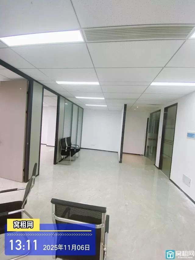 鄞州中河街道568园区隔壁大厦踩住125平米朝南办公室5700元/月