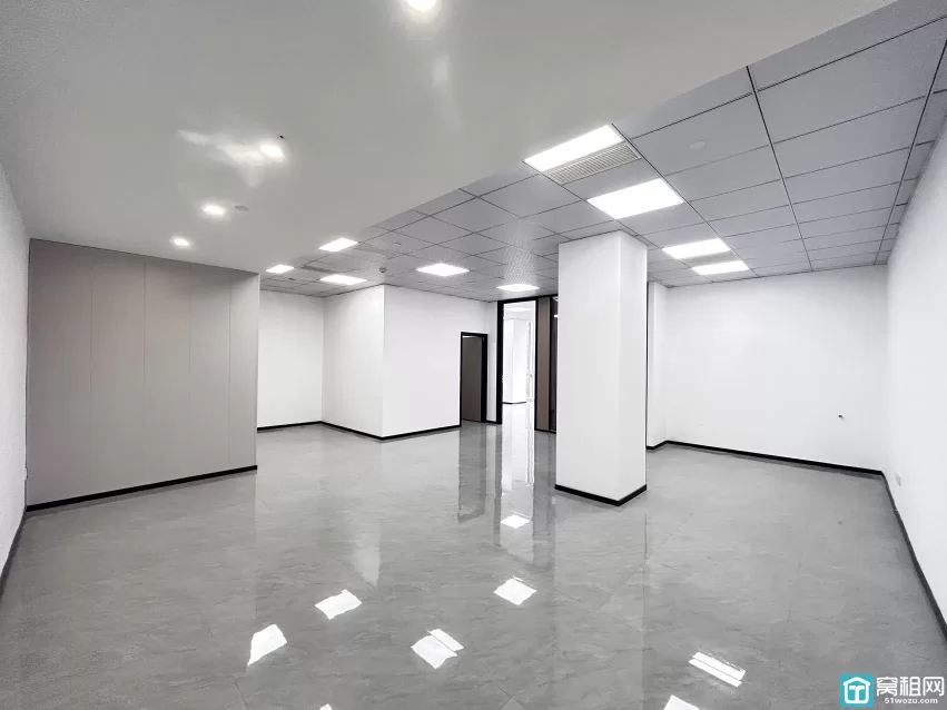 宁波研发园A区，面积：180平，价格：1.2平/天，（特价）双面采光看江景