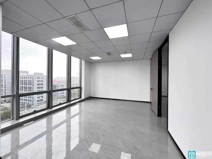 宁波研发园A区，面积：180平，价格：1.2平/天，（特价）双面采光看江景