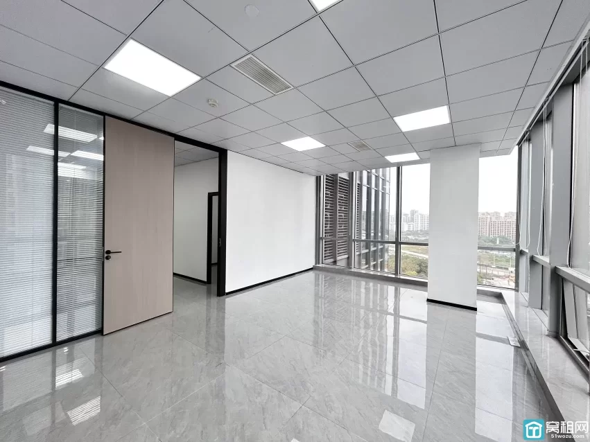 宁波研发园A区，面积：180平，价格：1.2平/天，（特价）双面采光看江景