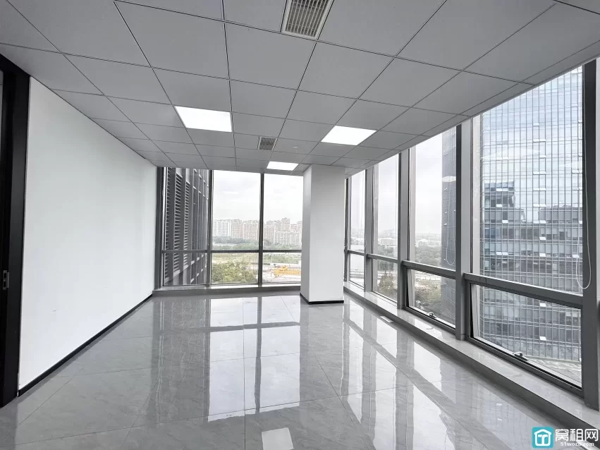 宁波研发园A区，面积：180平，价格：1.2平/天，（特价）双面采光看江景