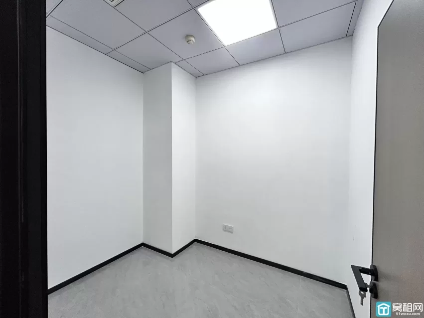 宁波研发园A区，面积：180平，价格：1.2平/天，（特价）双面采光看江景