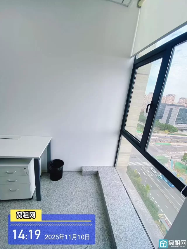 镇海骆驼写字楼共享办公室出租1300元3个独立办公室配置家具