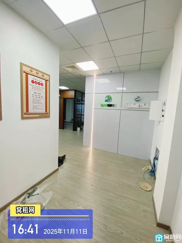 宁波开市客隔壁富久大厦215平米精装修办公室出租，单价1.2元/平米/天带上下水