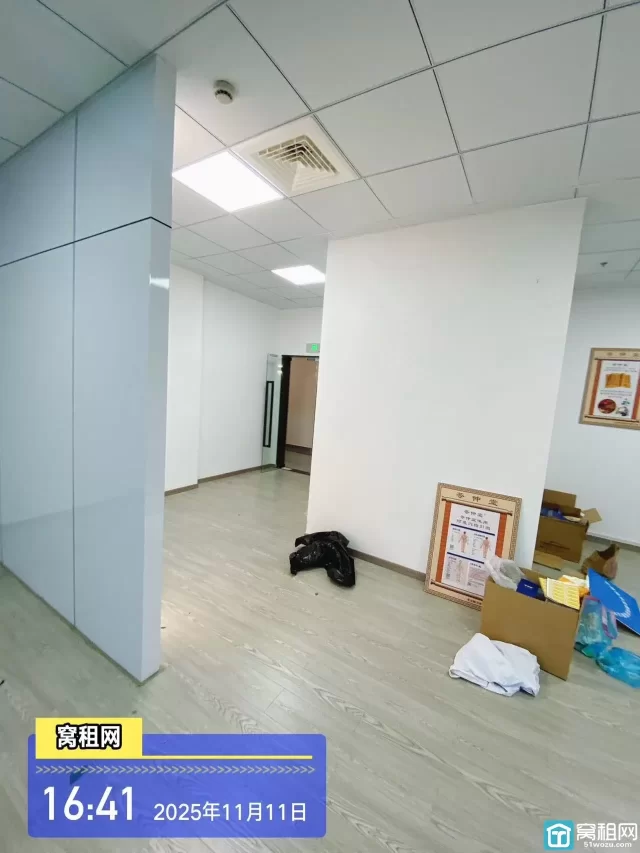 宁波开市客隔壁富久大厦215平米精装修办公室出租，单价1.2元/平米/天带上下水