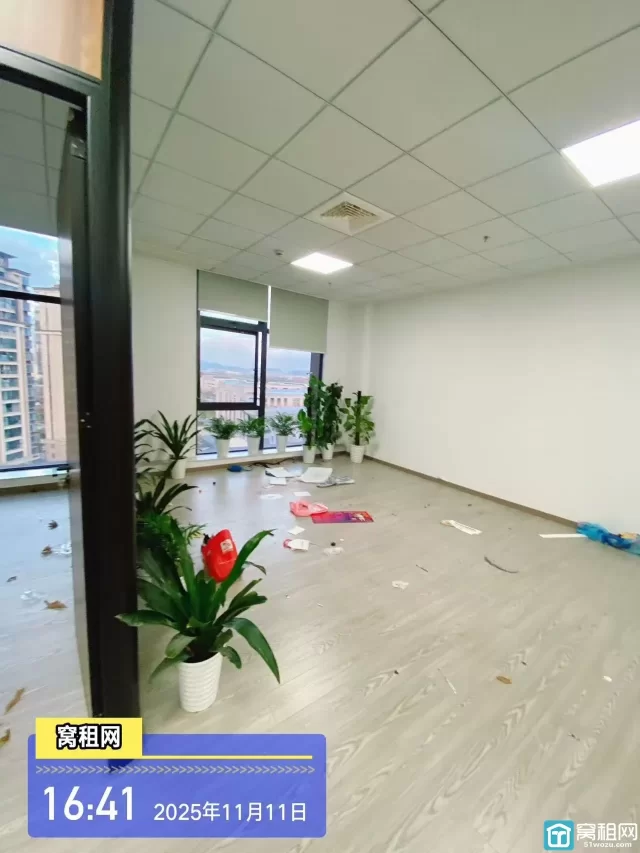 宁波开市客隔壁富久大厦215平米精装修办公室出租，单价1.2元/平米/天带上下水