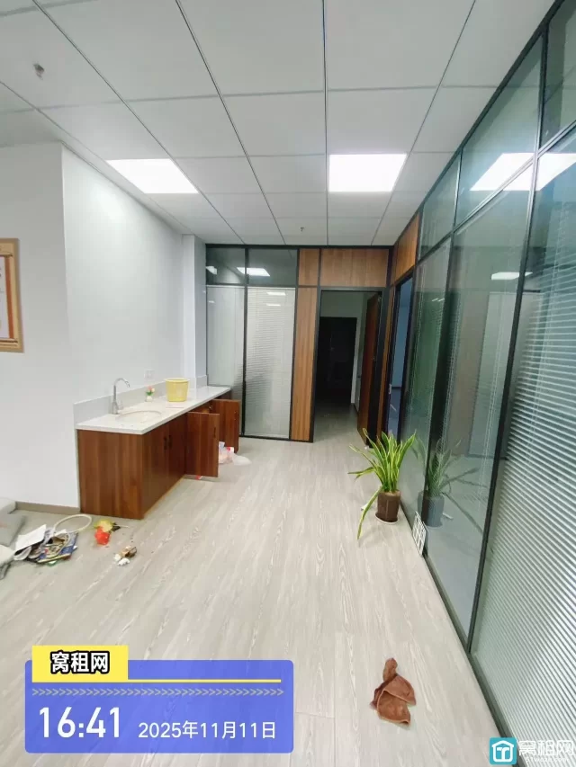 宁波开市客隔壁富久大厦215平米精装修办公室出租，单价1.2元/平米/天带上下水