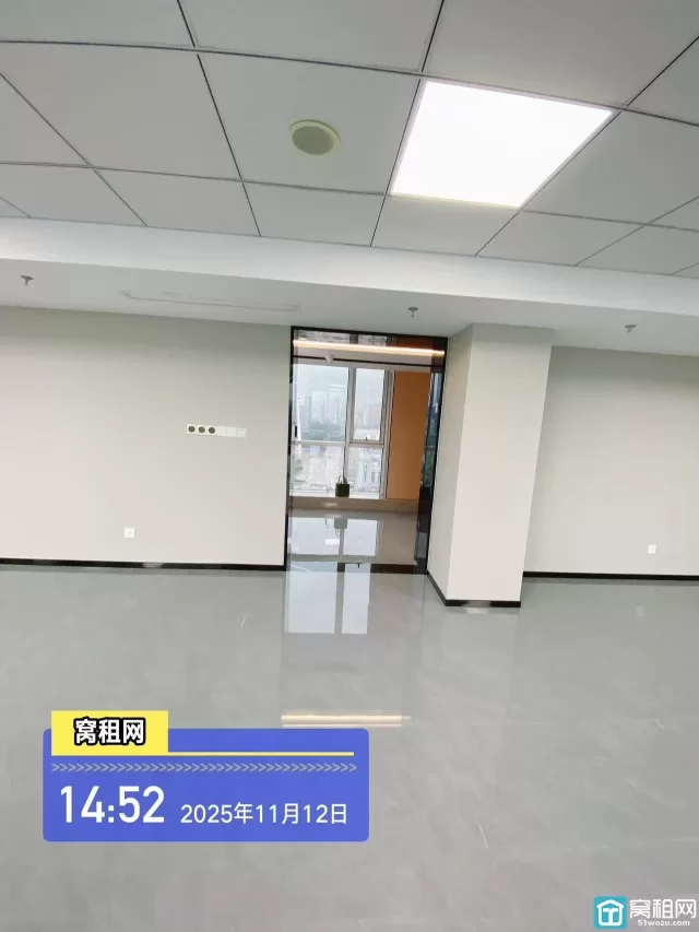 东部新城南苑环球374.16平米精装修办公室带上下水出租