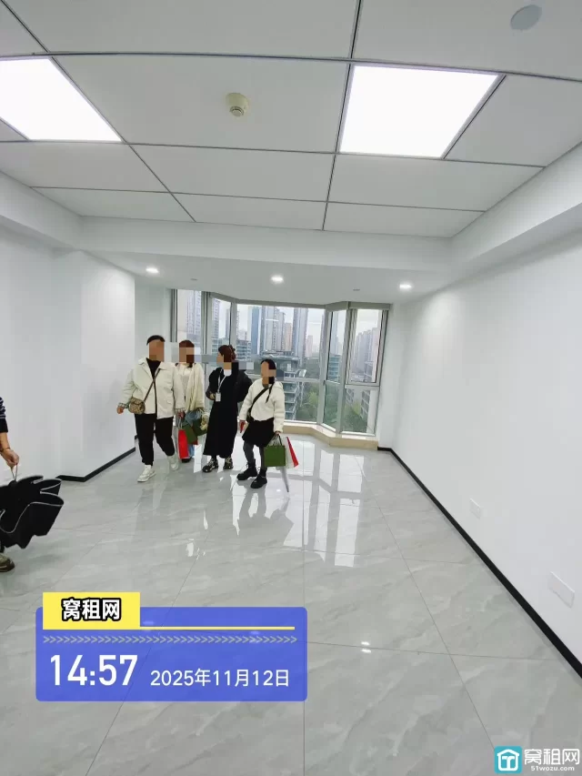 东部新城核心地标 | 南苑环球精装创意办公室 稀缺水源配置 即租即用77.87平米精装修办公室出租带水源(图4) 东部新城核心地标 | 南苑环球精装创意办公室 稀缺水源配置 即租即用77.87平米精装修办公室出租带水源(图4)