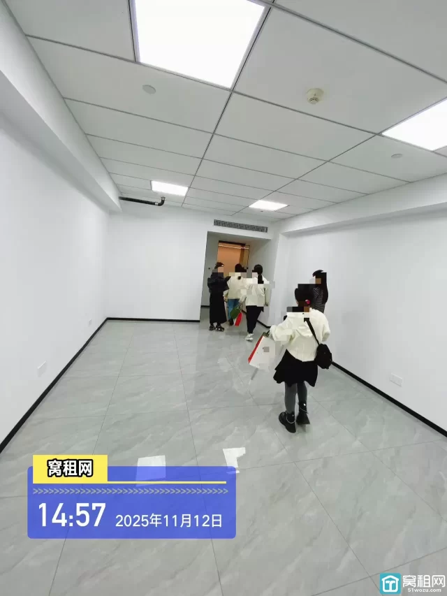 东部新城核心地标 | 南苑环球精装创意办公室 稀缺水源配置 即租即用77.87平米精装修办公室出租带水源(图6) 东部新城核心地标 | 南苑环球精装创意办公室 稀缺水源配置 即租即用77.87平米精装修办公室出租带水源(图6)