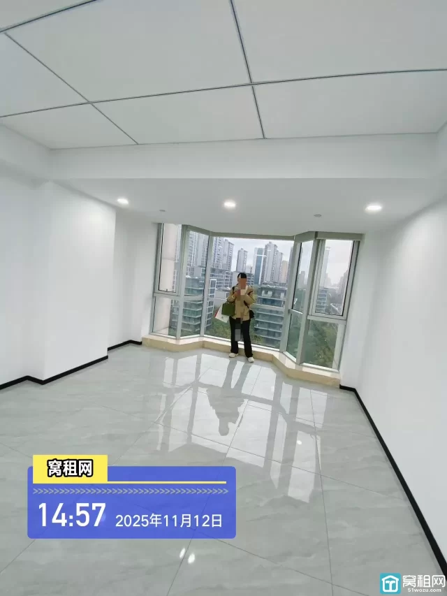 东部新城核心地标 | 南苑环球精装创意办公室 稀缺水源配置 即租即用77.87平米精装修办公室出租带水源(图8) 东部新城核心地标 | 南苑环球精装创意办公室 稀缺水源配置 即租即用77.87平米精装修办公室出租带水源(图8)