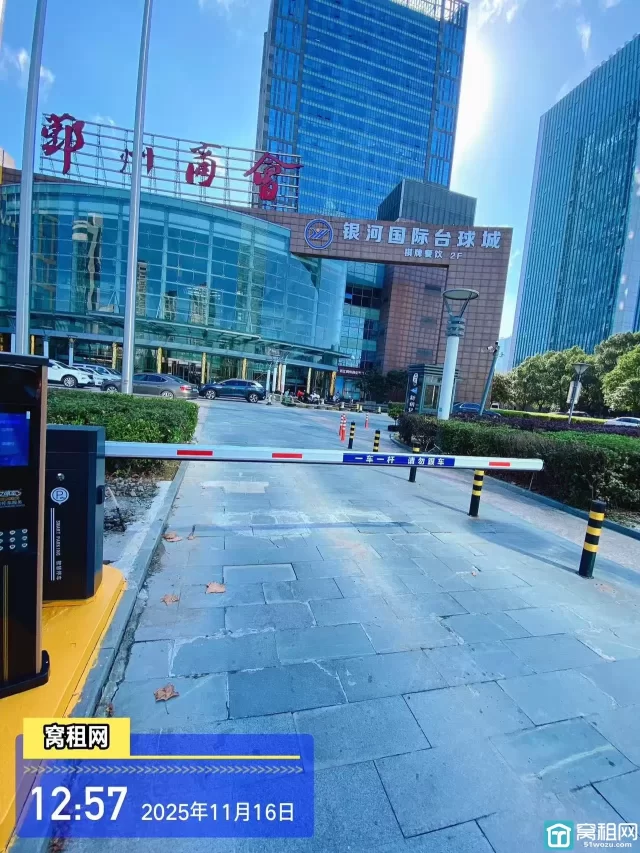 南苑环球酒店对面鄞州商会大厦停车收费？