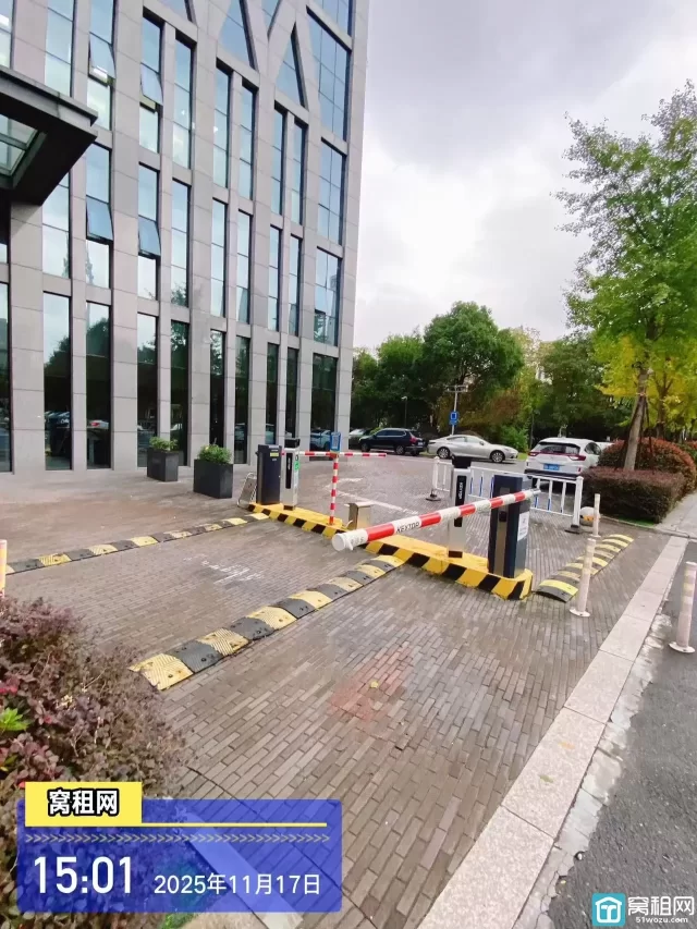 宁波恒业大厦正对面汇鼎大厦停车收费