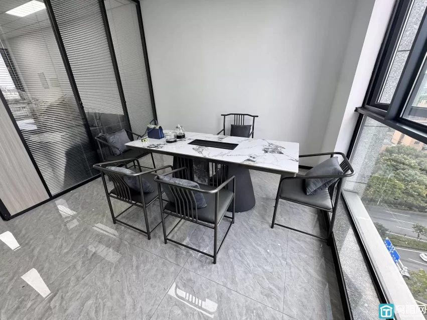 高新区恒瑞大厦隔壁外经合作大厦126平米 家具已配办公室出租