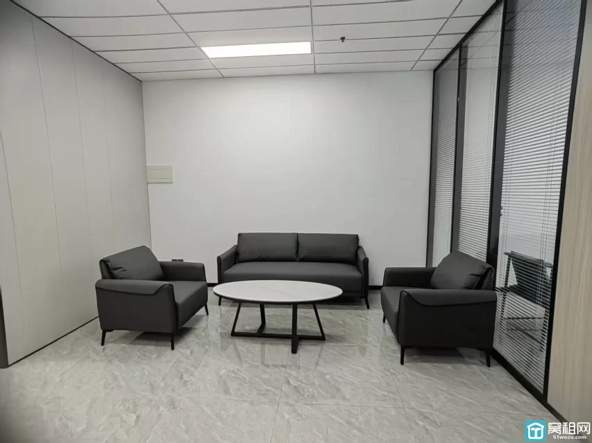 高新区恒瑞大厦隔壁外经合作大厦126平米 家具已配办公室出租