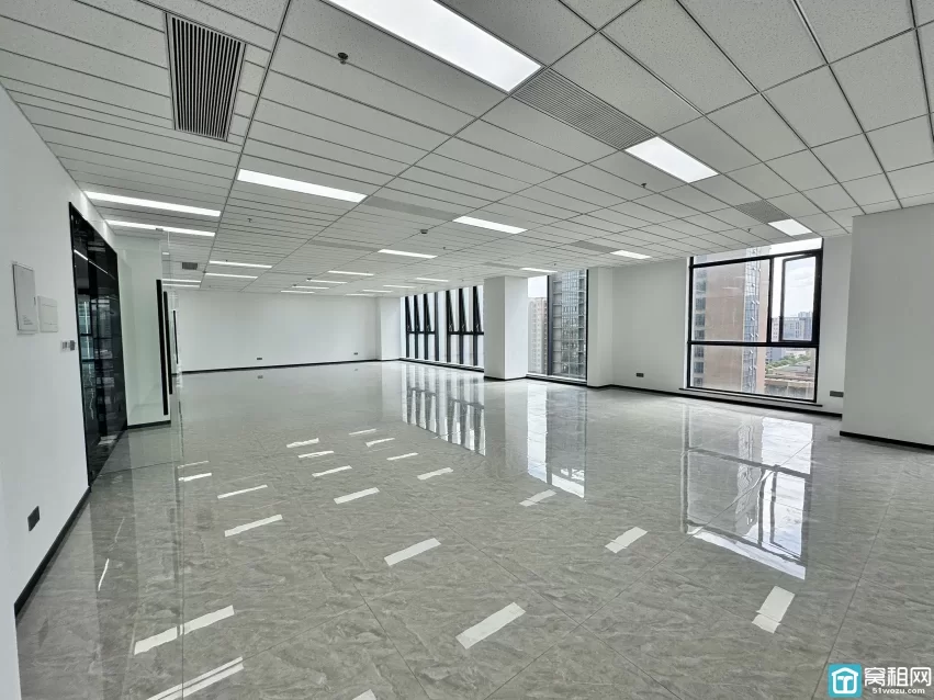 宁波高新区外经合作大厦408平米，朝南，电梯口位置，隔间定制，停车费330/月，物业费5.5/月