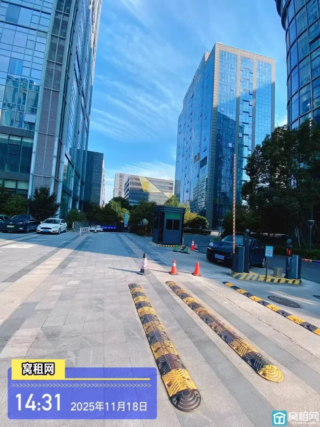 宁波南部商务区创意大厦隔壁鸿安大厦停车收费