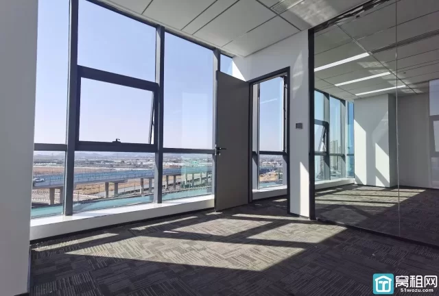 亿天中心大厦238平精装修朝东南双面采光大落地窗办公室出租