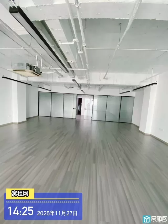 宁波玉米楼隔壁宁波书城江景办公室出租面积300平米单价1.6元含税