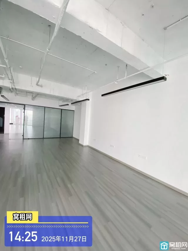 宁波玉米楼隔壁宁波书城江景办公室出租面积300平米单价1.6元含税