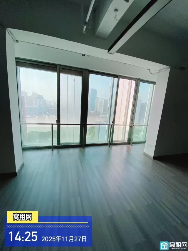 宁波玉米楼隔壁宁波书城江景办公室出租面积300平米单价1.6元含税