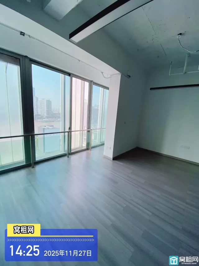 宁波玉米楼隔壁宁波书城江景办公室出租面积300平米单价1.6元含税