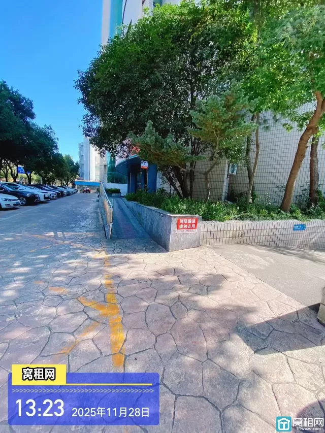 宁波兴业大厦对面万金大厦停车场收费