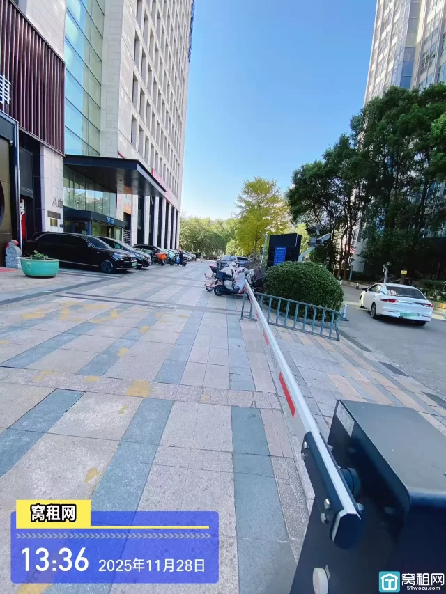 宁波天润商座物业停车收费多少一个小时？