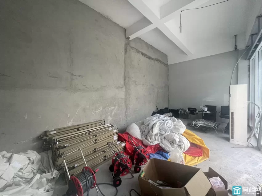 嗨呗PARK（二期）面积：50平方米规划业态：餐饮、仓库、台球会所、酒吧娱乐业态不限