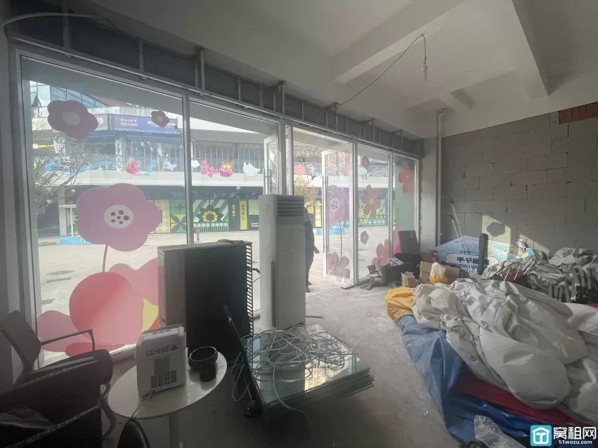 嗨呗PARK（二期）面积：50平方米规划业态：餐饮、仓库、台球会所、酒吧娱乐业态不限