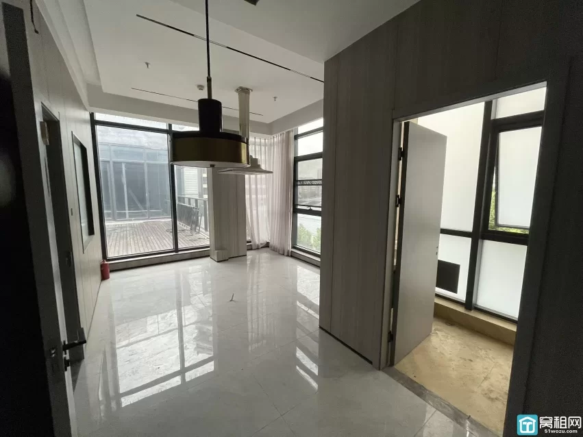 嗨呗PARK租赁面积：249.74平方米租赁价格:2.5元/平方米