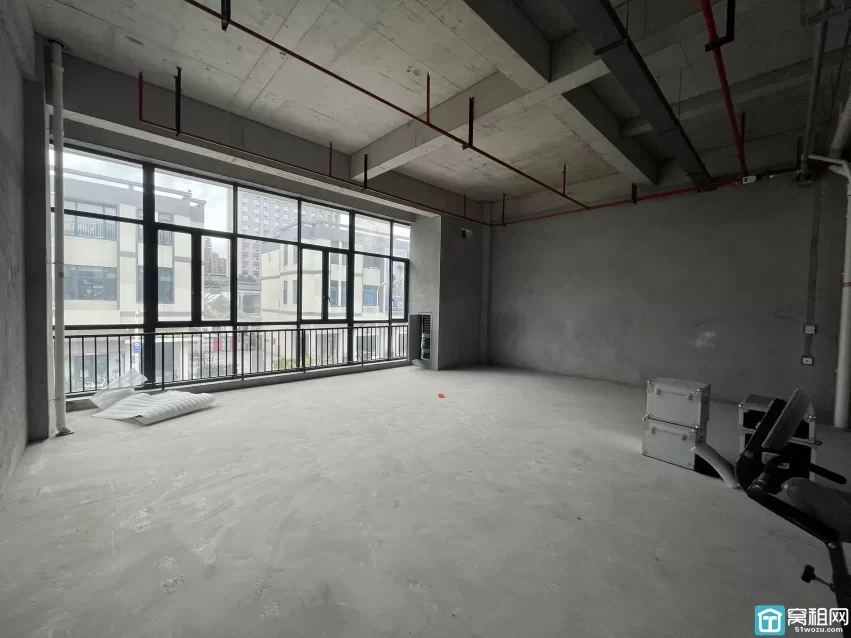 印象城附近嗨呗2期面积：101.62平方米出租价格:3元/平方米