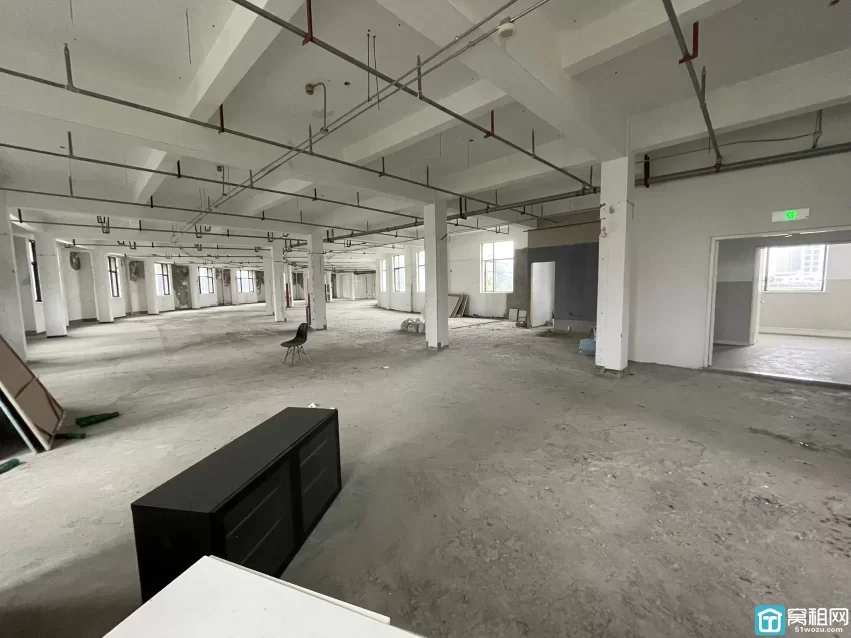 嗨呗PARK面积：1690.03平方米租赁价格:1.8元/平方米 朝向：东西向