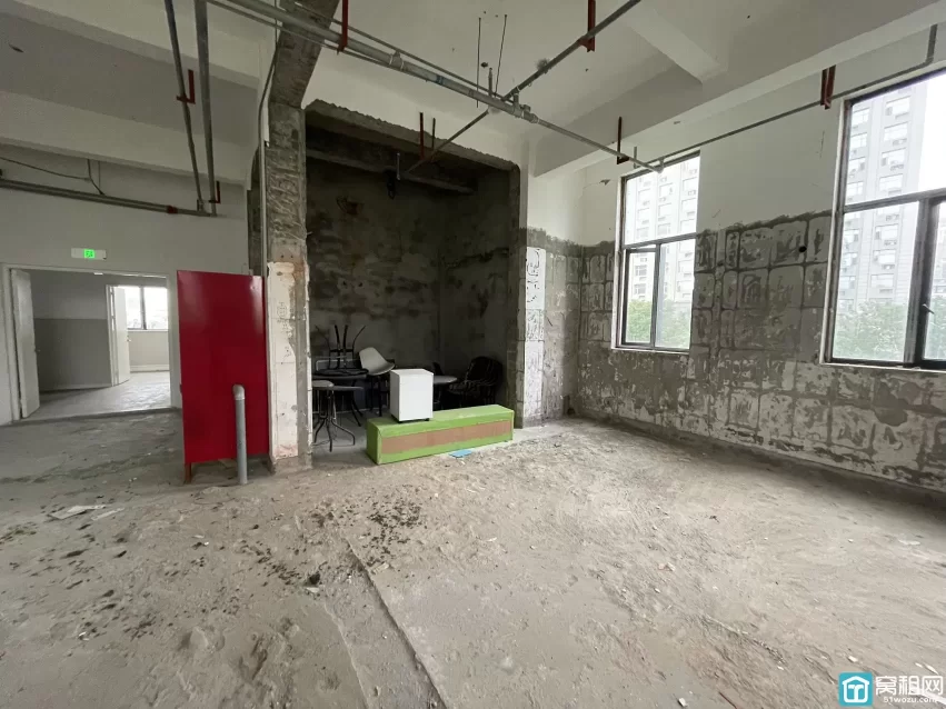 嗨呗PARK面积：1690.03平方米租赁价格:1.8元/平方米 朝向：东西向