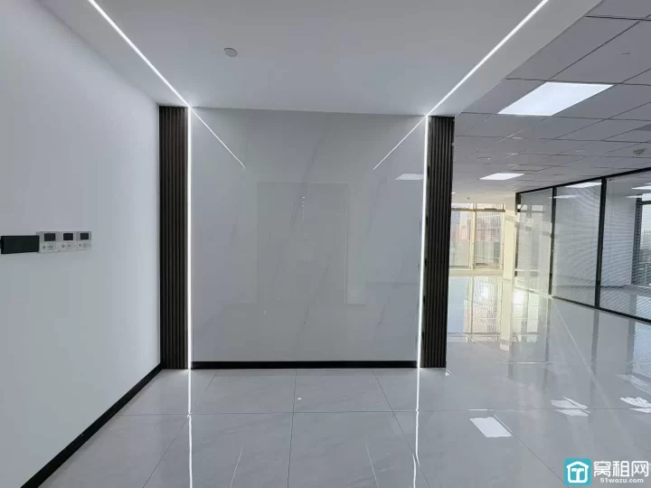 宁波商会215平东北朝向出租11300/月有需要可配家具，配家具价格另谈