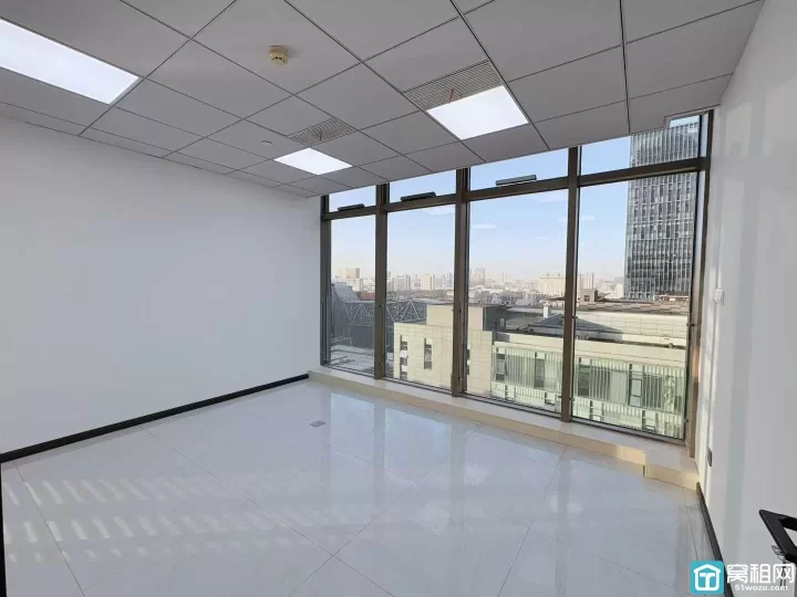 宁波商会215平东北朝向出租11300/月有需要可配家具，配家具价格另谈