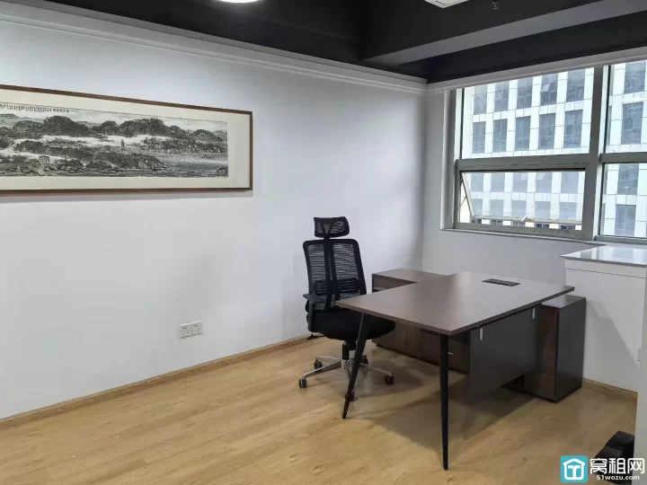 宁波东部新城附近新天地大厦100平，3400元电子门禁 带全套办公家具出租
