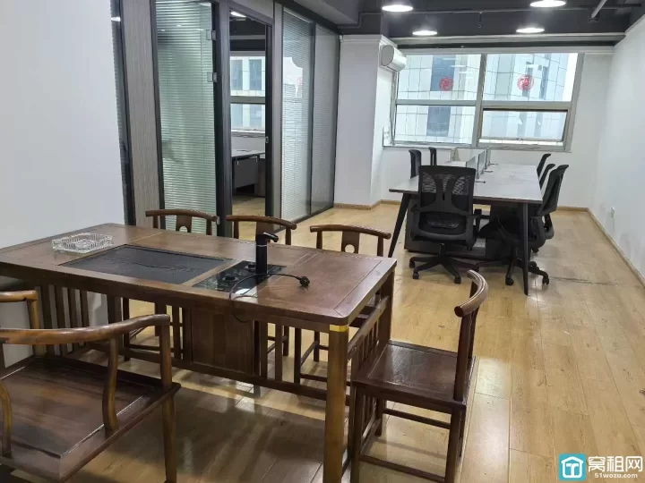 宁波东部新城附近新天地大厦100平，3400元电子门禁 带全套办公家具出租