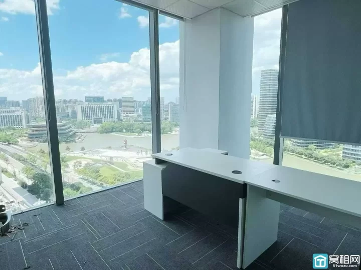 高新区印象城对面浙商银行大厦出租194平米落地窗办公室