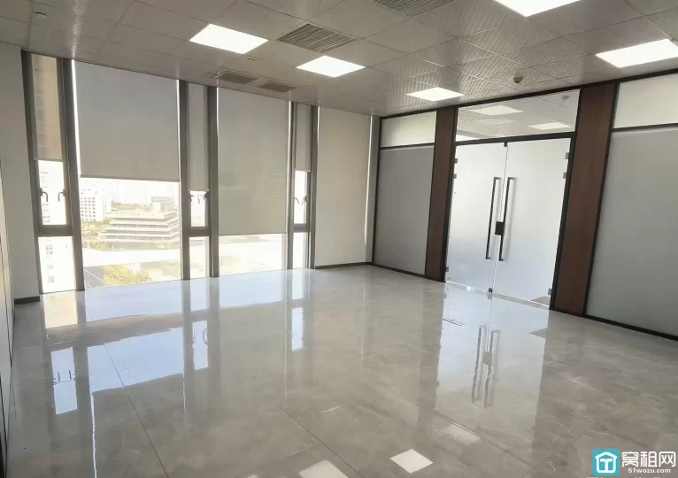 高新区浙商银行大厦出租318平米精装修办公室4个隔间租金1.8元/平米/天