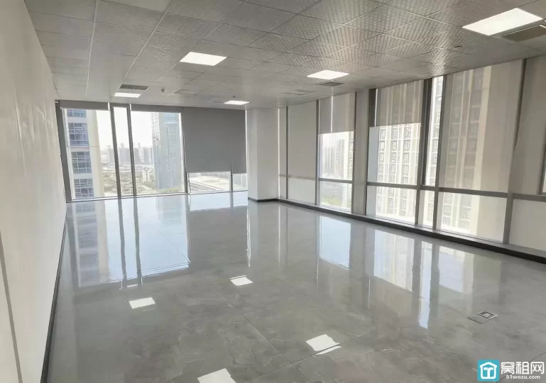 高新区浙商银行大厦出租318平米精装修办公室4个隔间租金1.8元/平米/天