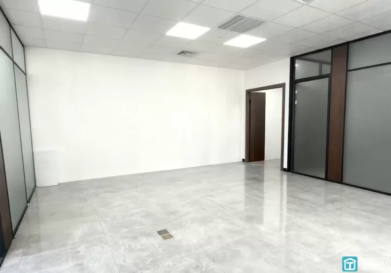 高新区浙商银行大厦出租318平米精装修办公室4个隔间租金1.8元/平米/天