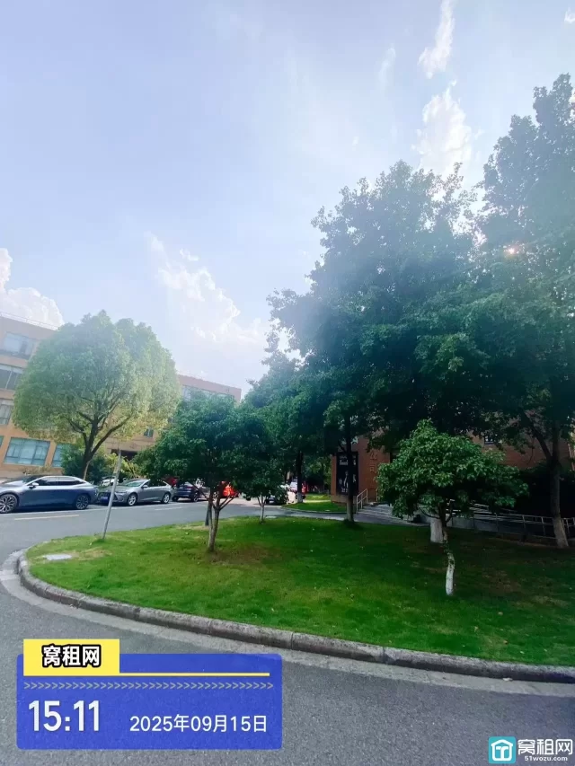 宁波镇海创E慧谷停车场收费