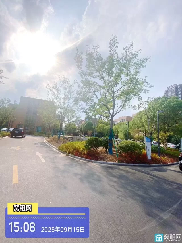 宁波镇海创E慧谷停车场收费