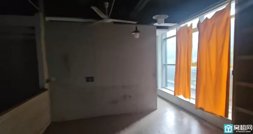 南部商务区恒威大厦214.84平价格：1.6元朝西