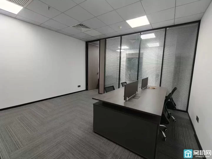 南部商务区 杉杉大厦66平 朝东 精装带家具 客户扩大转租，看房随时方便