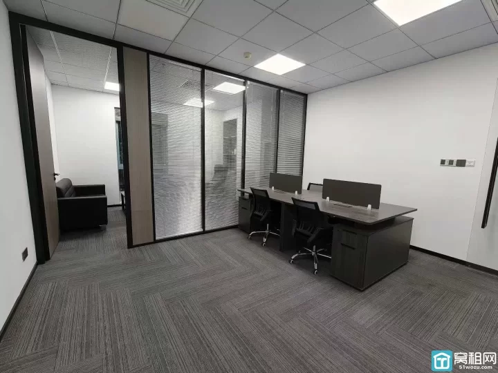 南部商务区 杉杉大厦66平 朝东 精装带家具 客户扩大转租，看房随时方便