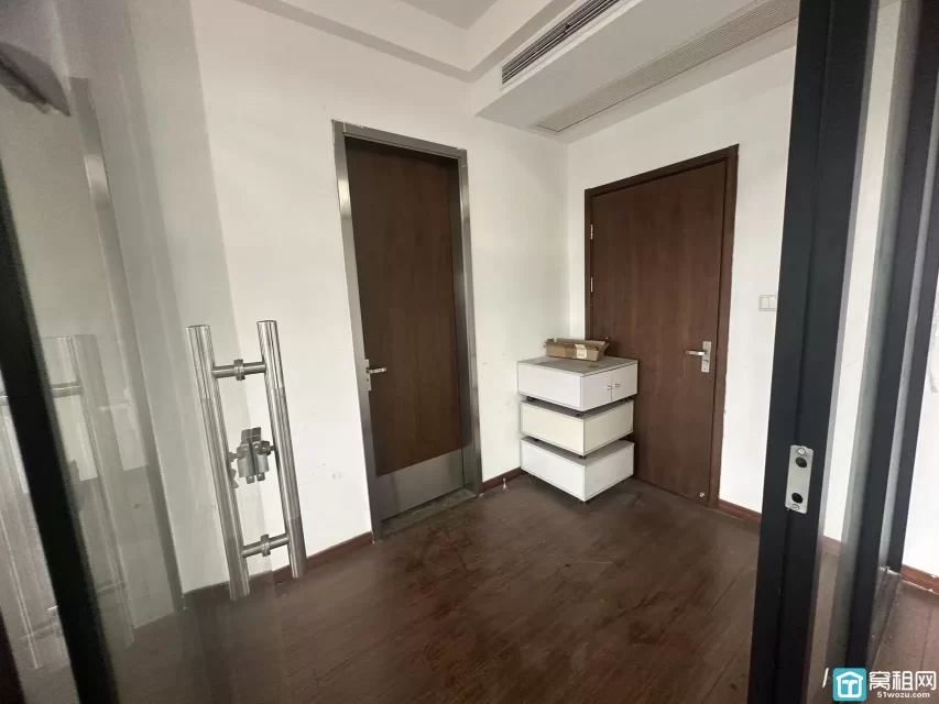 海曙区丽园路地质大厦出租85平精装带两个隔间